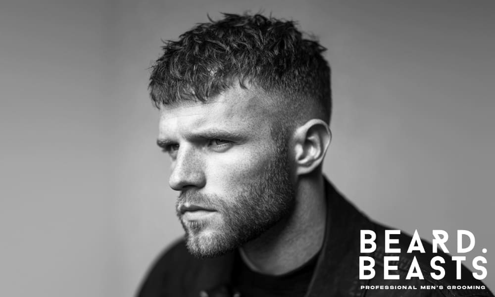 Clean matte hairstyle for men with oily hair, featuring short textured length and oil-free finish.